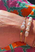 Load image into Gallery viewer, Pretty Gem &amp; Pearl bracelet
